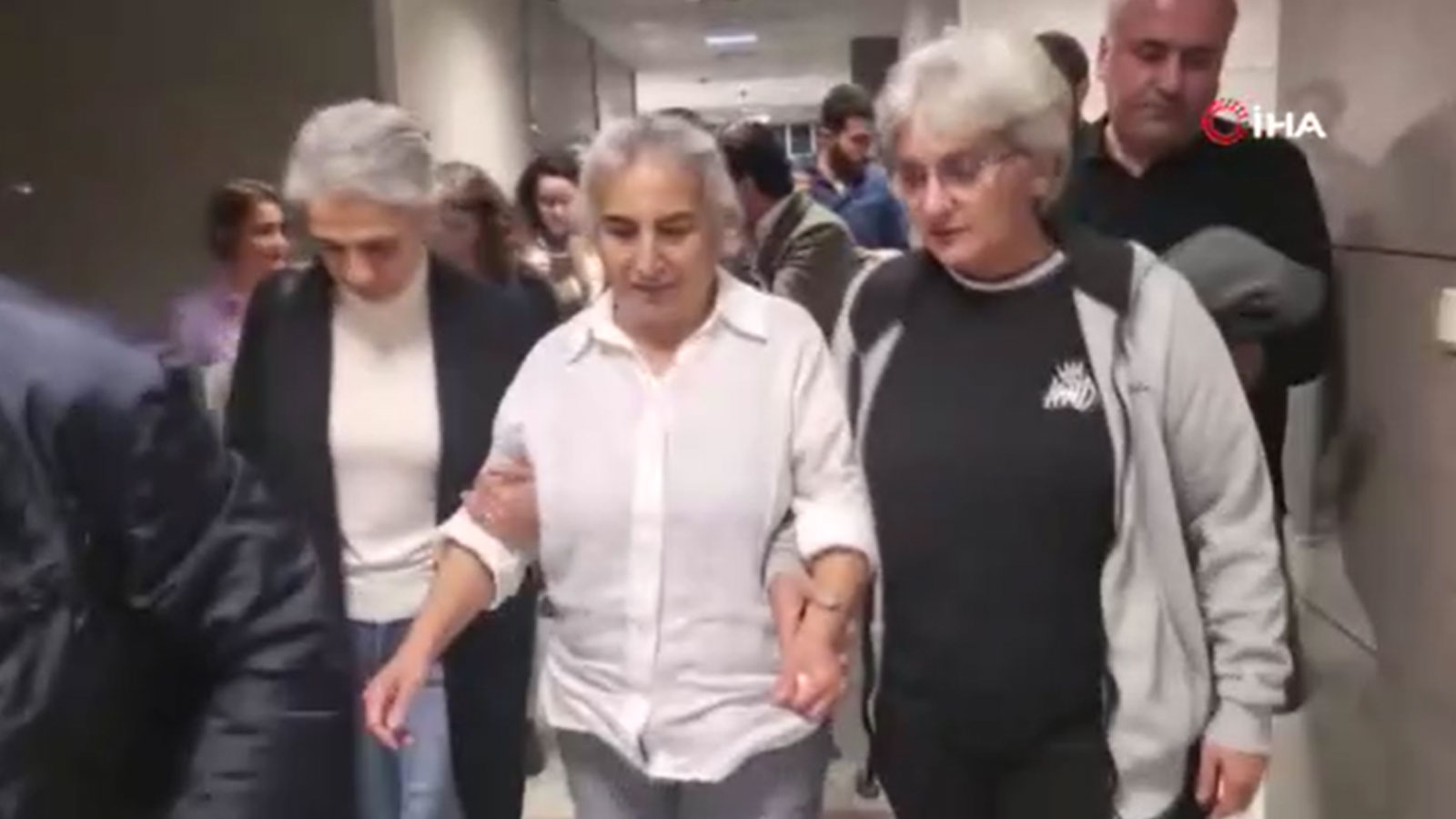 Eski HDP Milletvekili Aysel Tuğluk ifadesinin ardından serbest bırakıldı