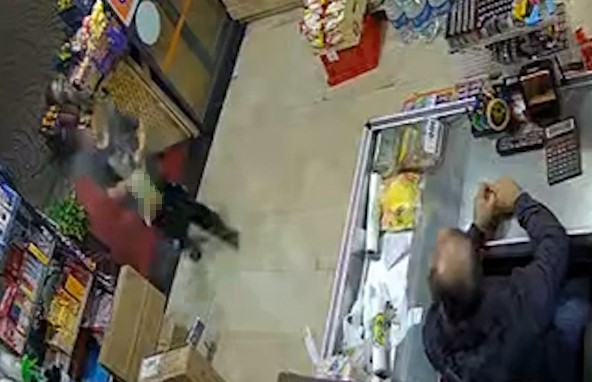İsrail malı cipsi geri veren küçük kahraman!