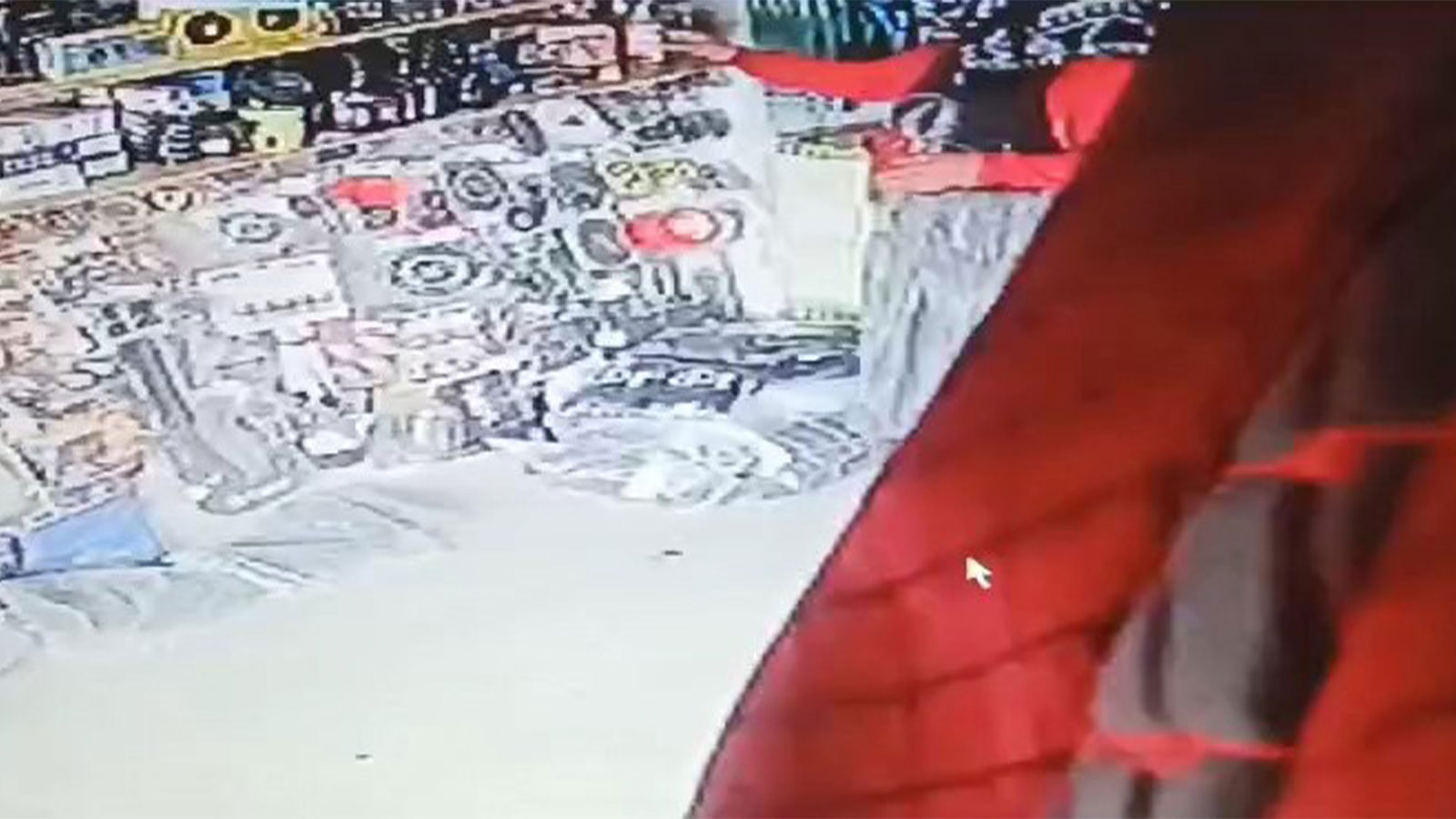  Arnavutköy’de ilginç hırsızlık, oto kokusu çaldılar