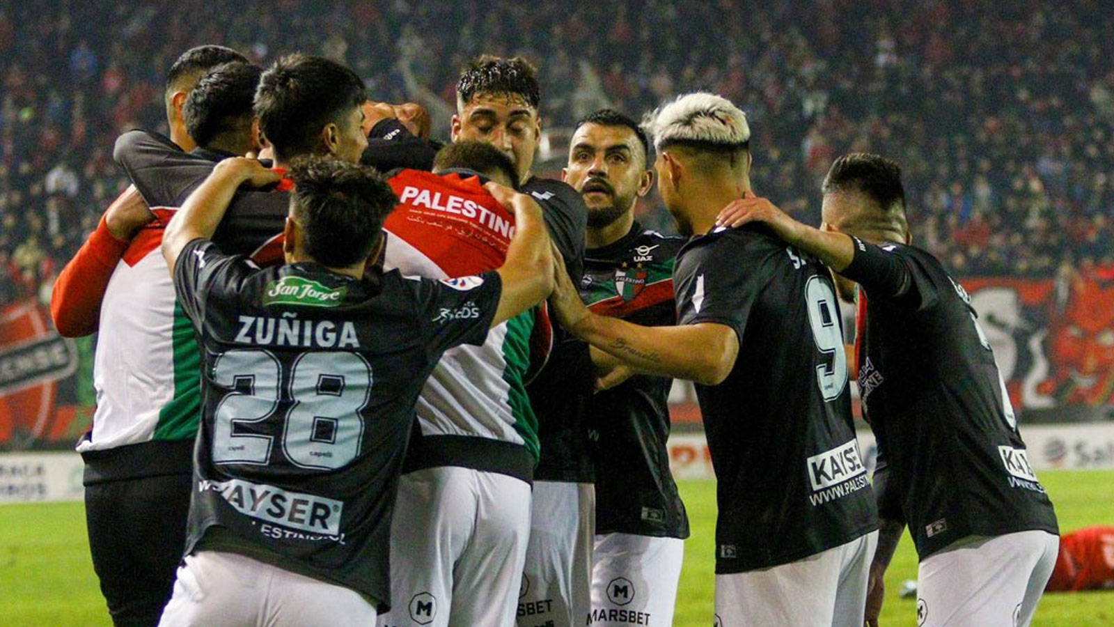 Şili'nin Club Deportivo Palestino takımı maça Filistin puşisi takarak çıktı