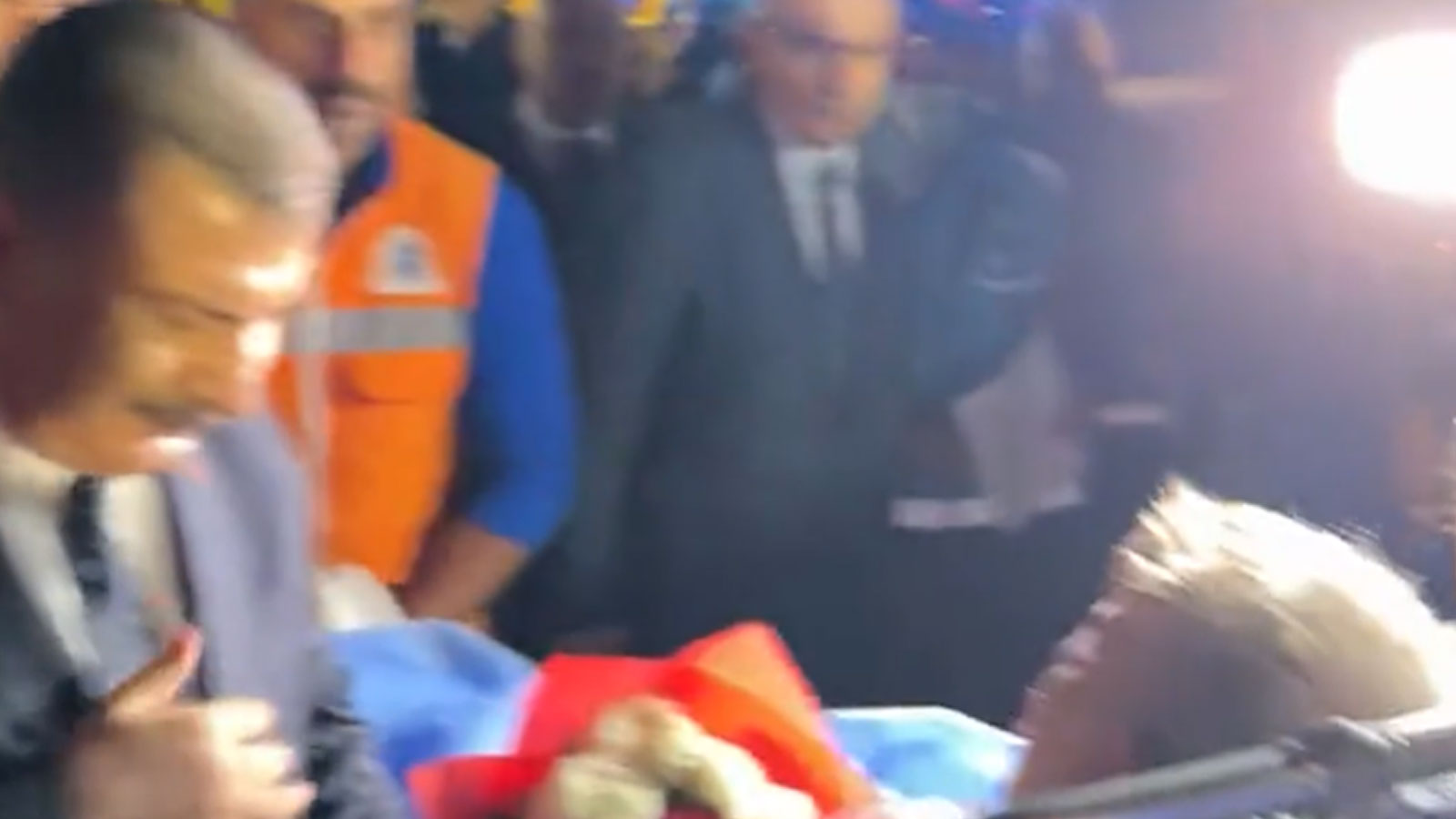 Umuda yolculuk böyle başladı! Bakan Koca hastaları tek tek uğurladı