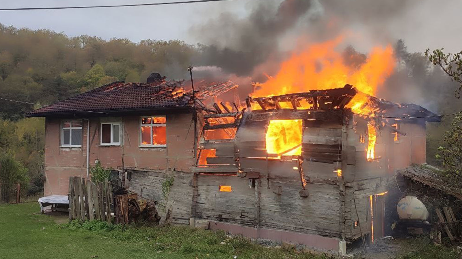 Bartın’da 2 ev yangında kül oldu