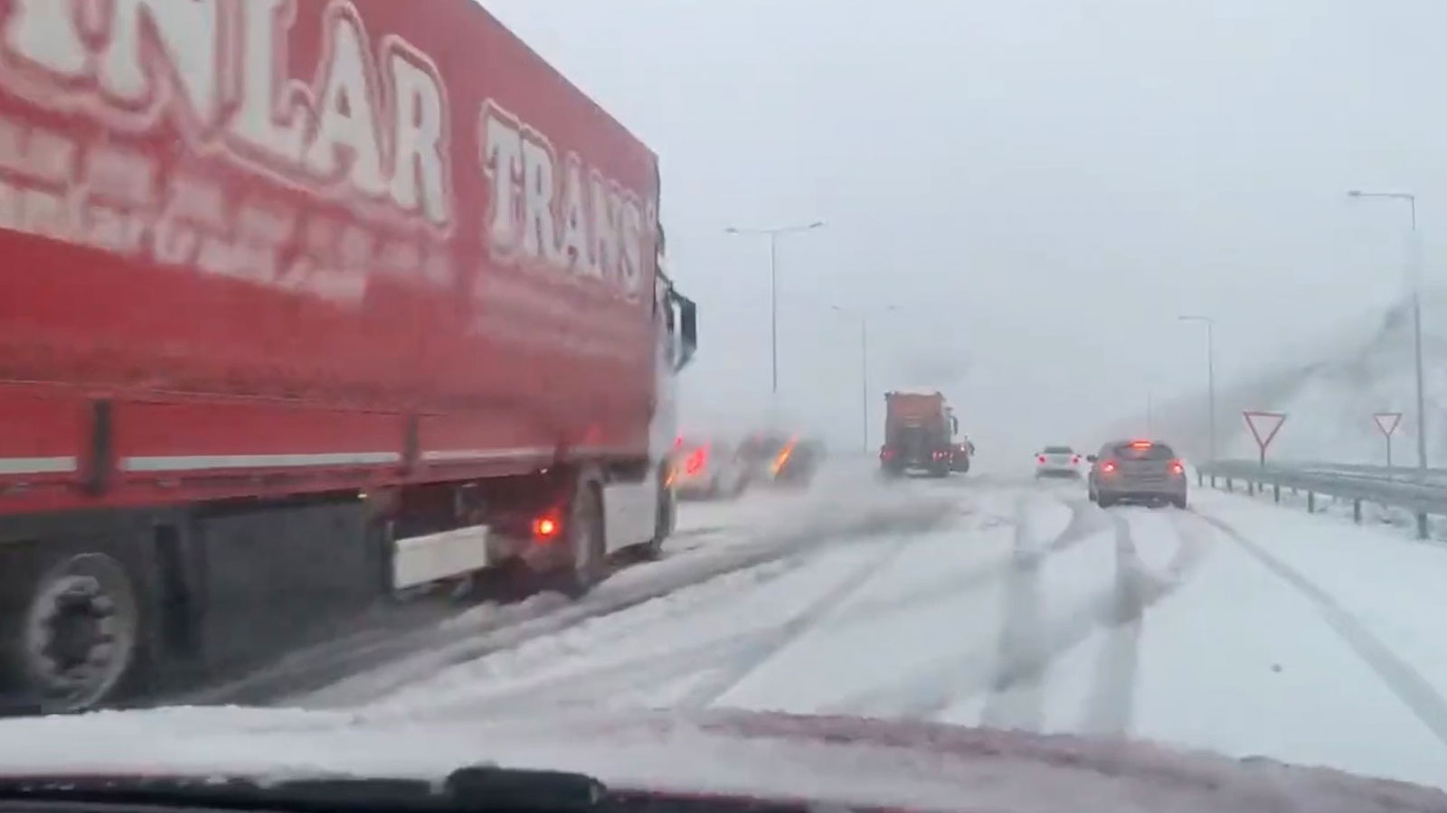 Kuzey Marmara otoyolunda kar engeli