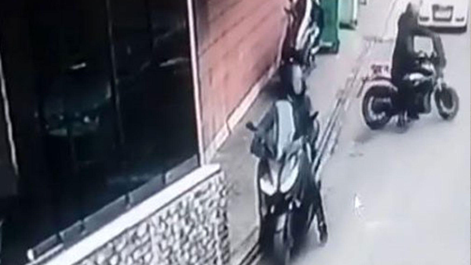 Motosiklet hırsızları Bahçelievler’de yakayı ele verdi