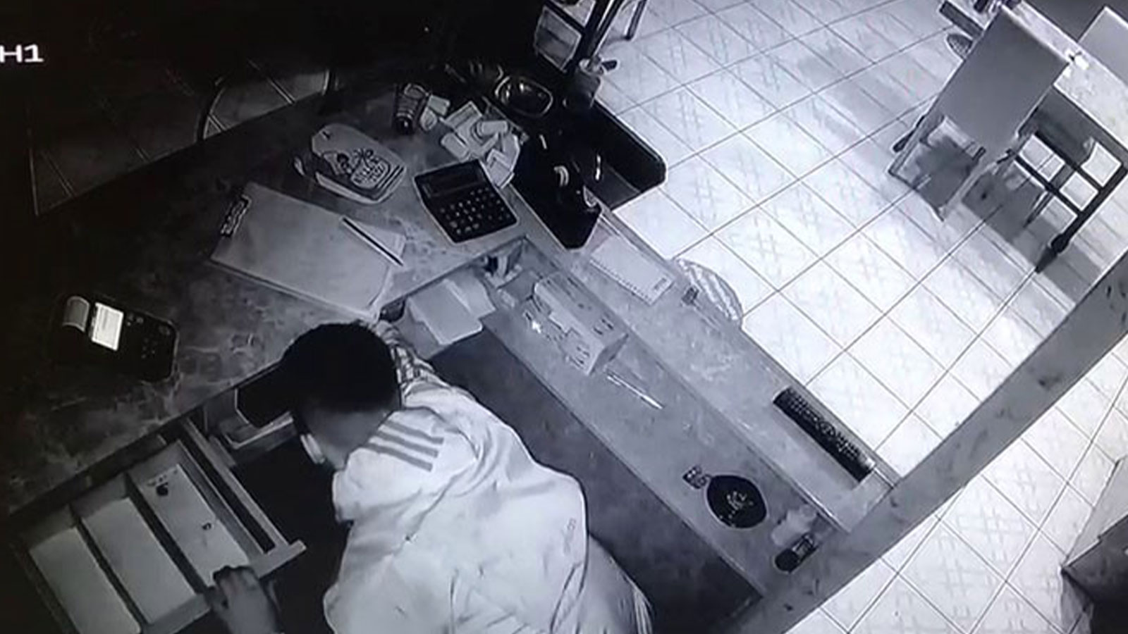 Pişkin hırsızdan rüşvetli mesaj! Haberini yapan gazeteciye çaldığı bilgisayarı teklif etti