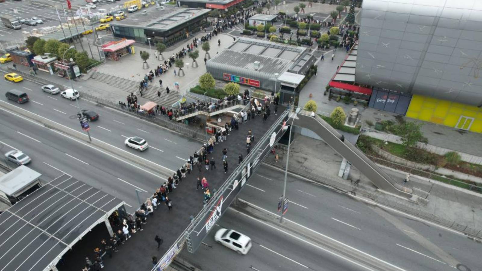 Mağazalarda ‘Efsane Kasım’ çılgınlığı