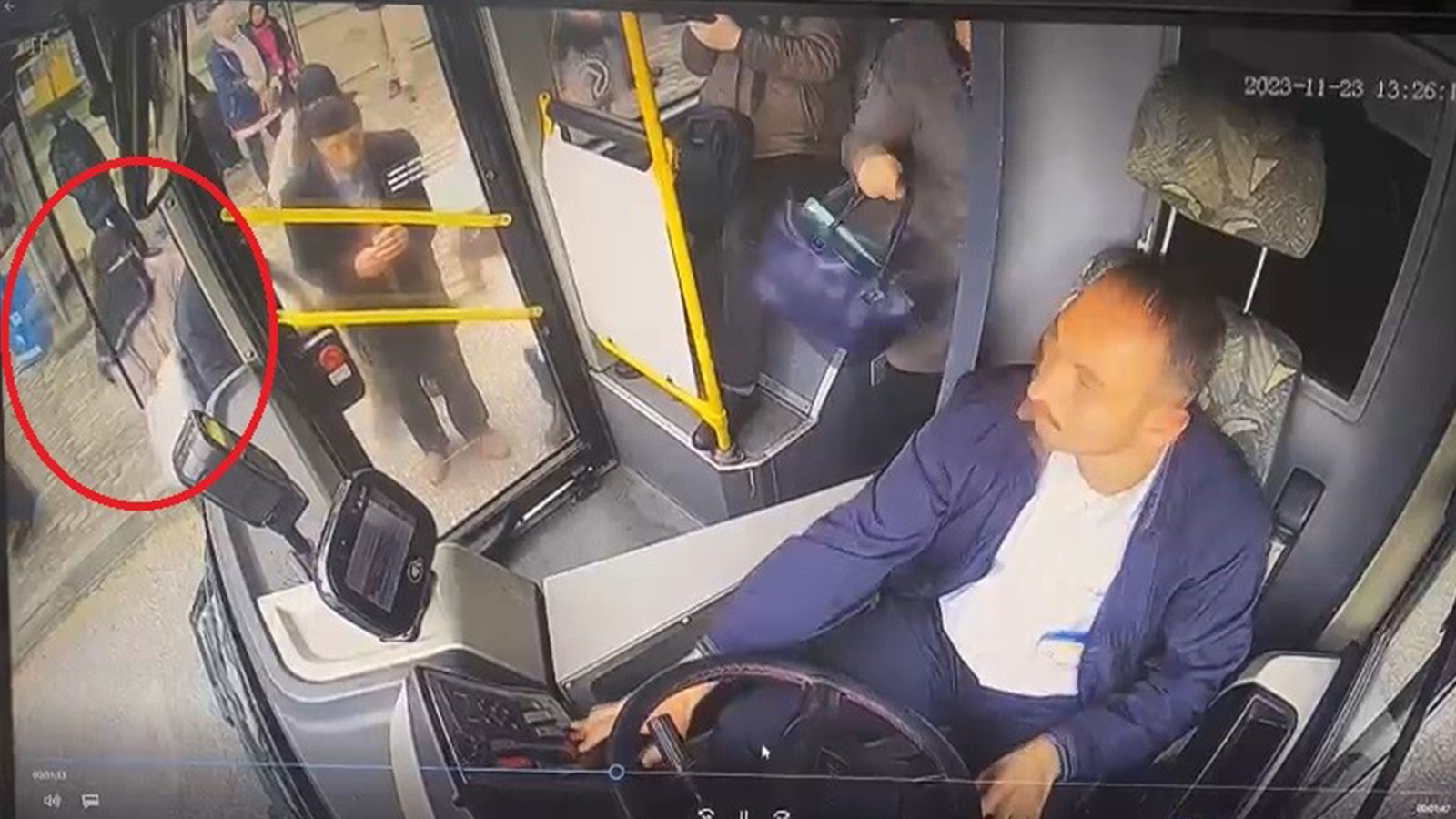 Kadın sokak timi, yankesici üçlüyü suçüstü yakaladı
