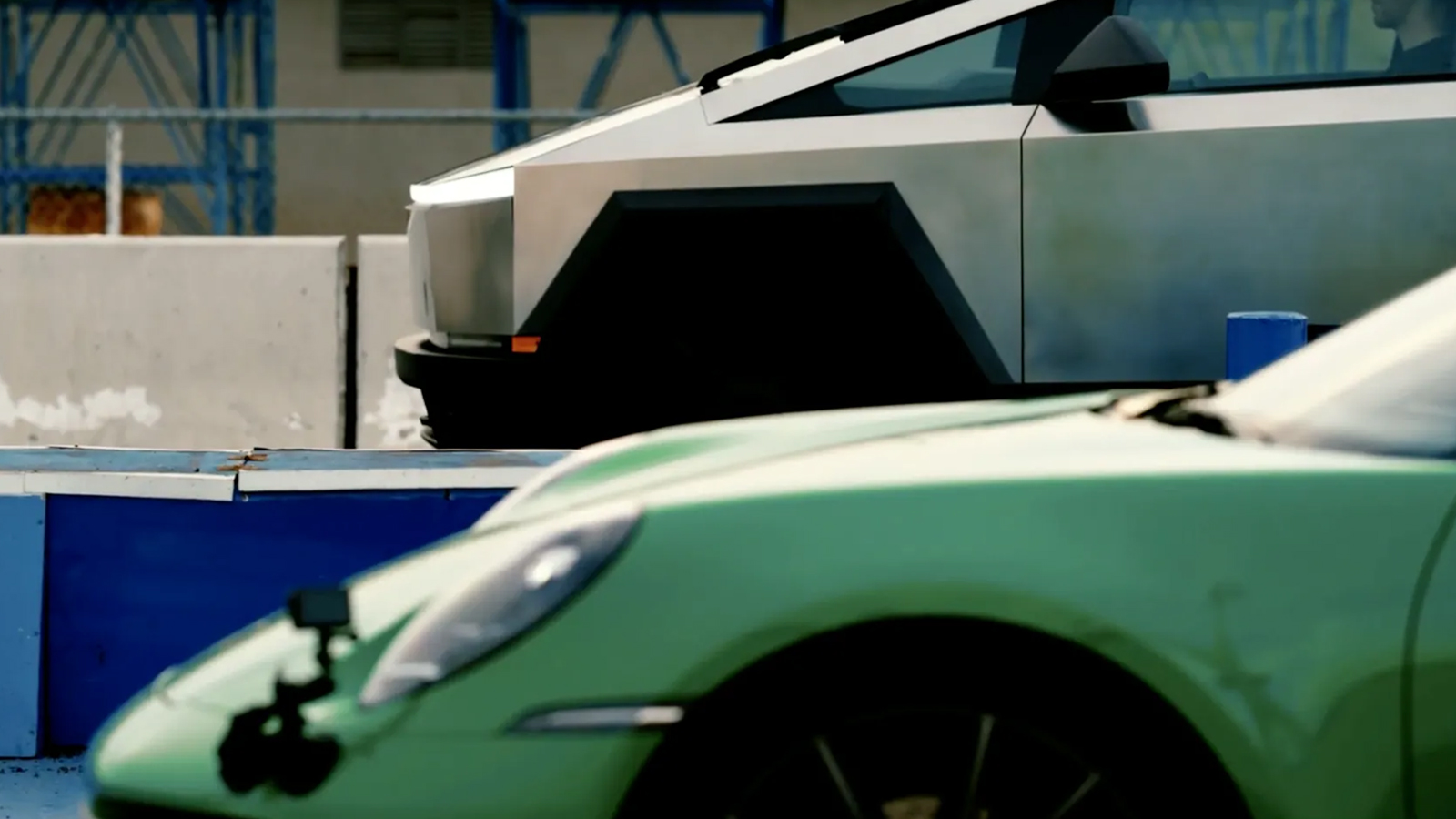 Tesla Cybertruck, Porsche 911'i böyle yendi
