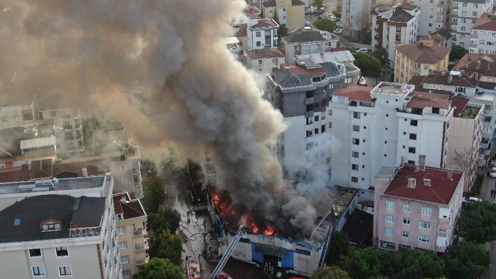 Maltepe'de imalathanede korkutan yangın