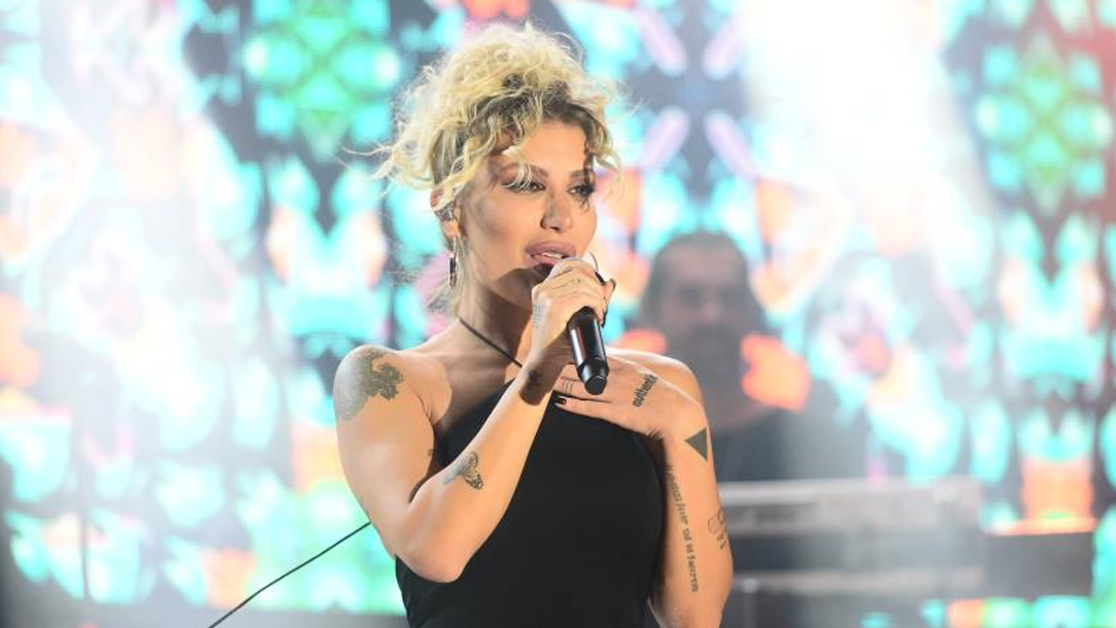 İrem Derici’nin konser öncesi başına gelmeyen kalmadı