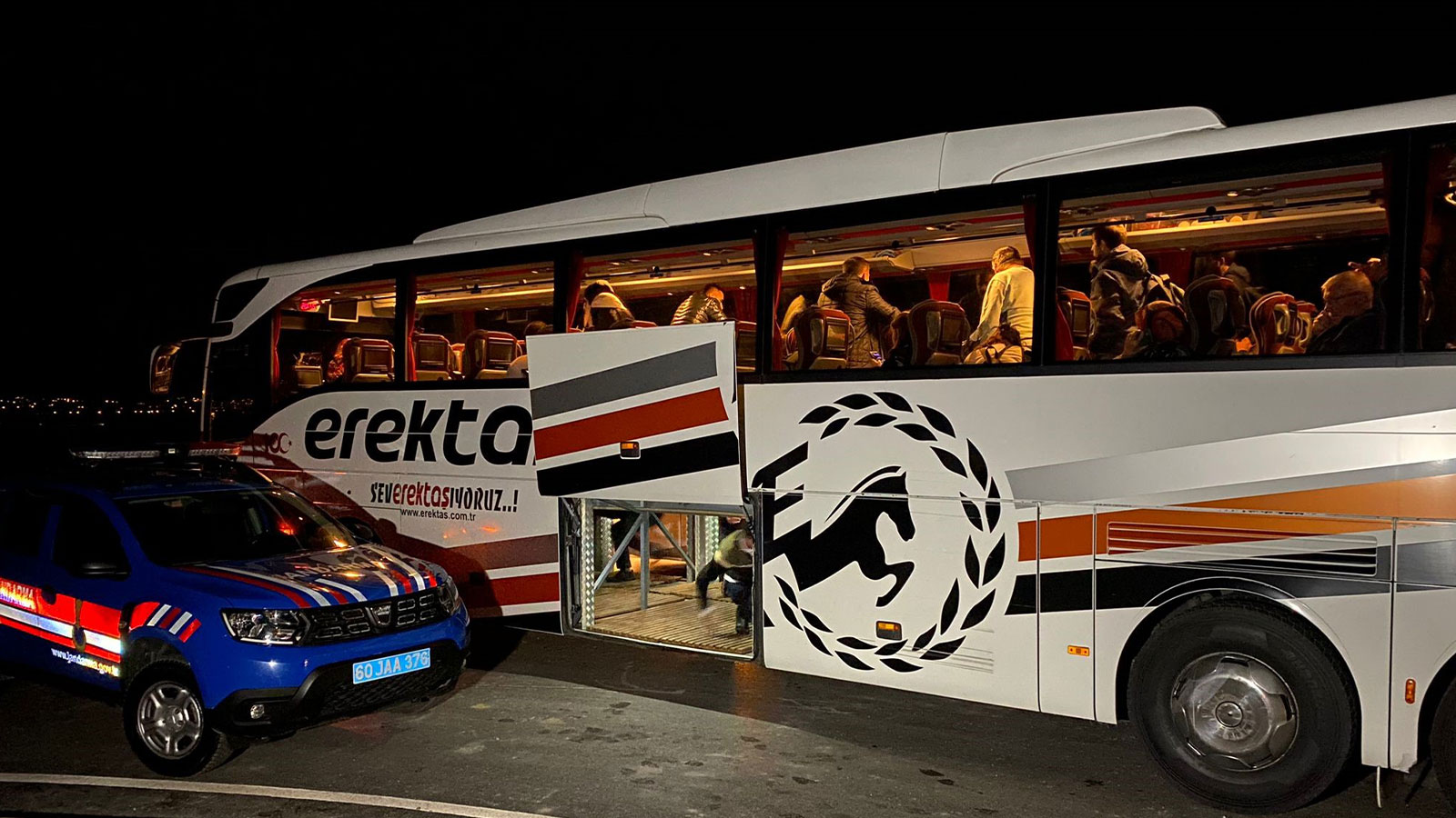 Tokat'ta yolcu otobüsüne ateş açıldı!