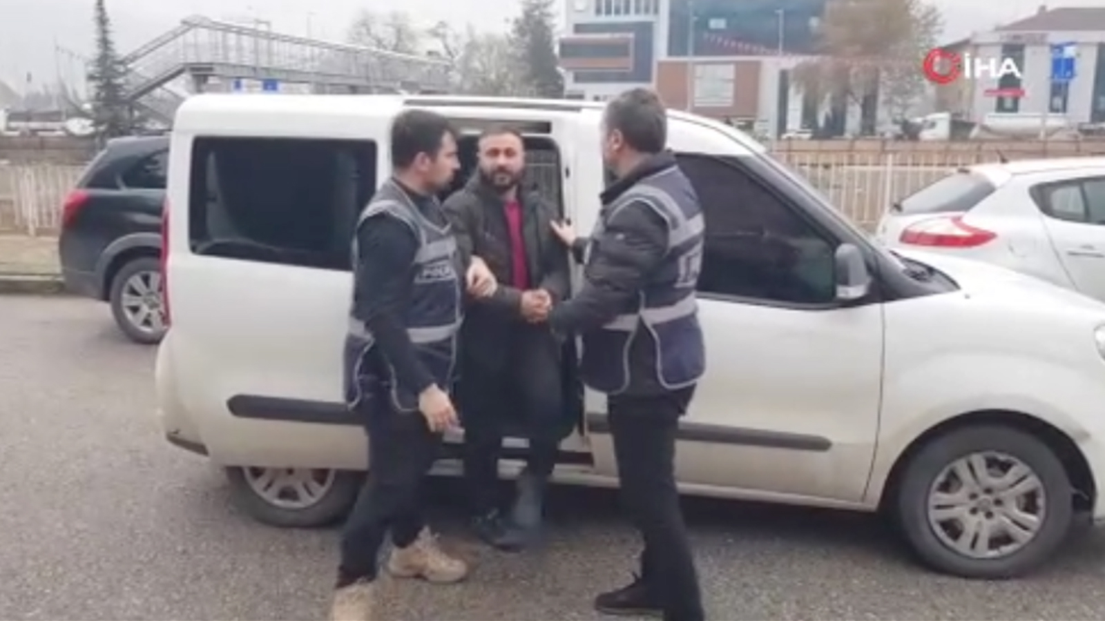 Hırsızlık şüphelisi suçu gazeteciye attı: Bana sen yaptırdın bunu!