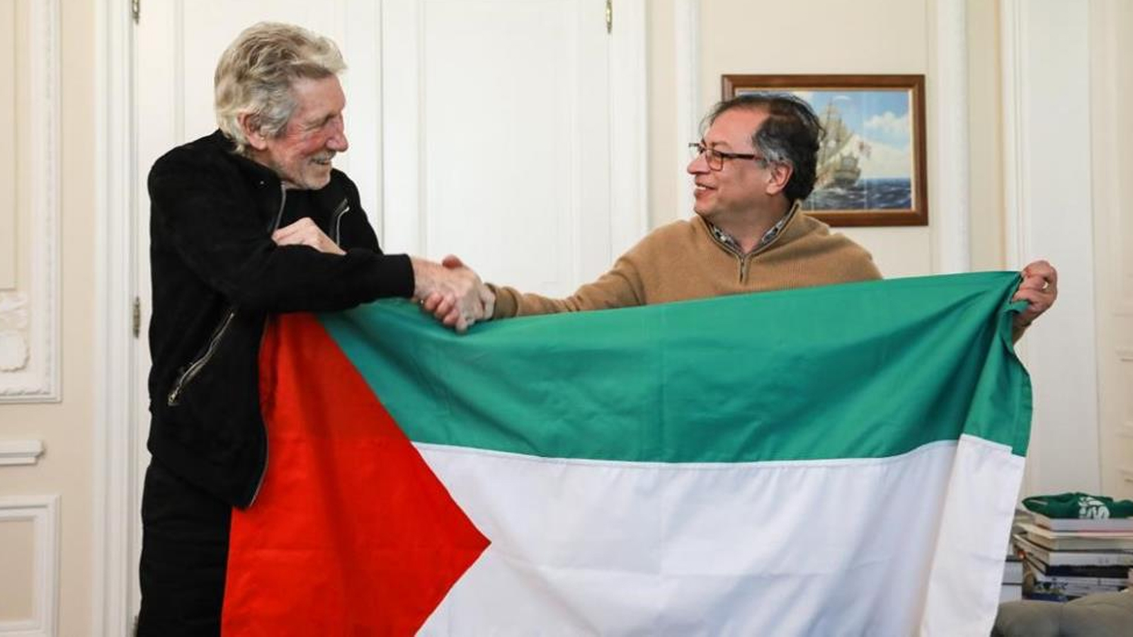 Pink Floyd'un solisti Roger Waters, Filistin bayrağı açtı