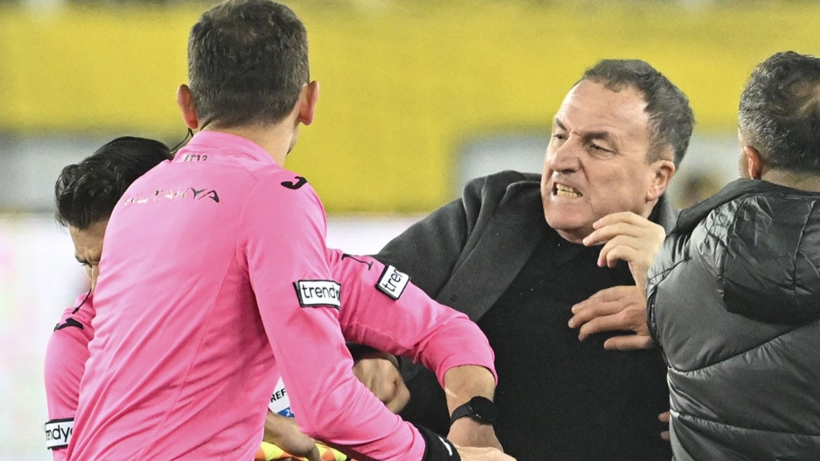 MKE Ankaragücü Başkanı Faruk Koca'ya hastane çıkışı yoğun tezahürat