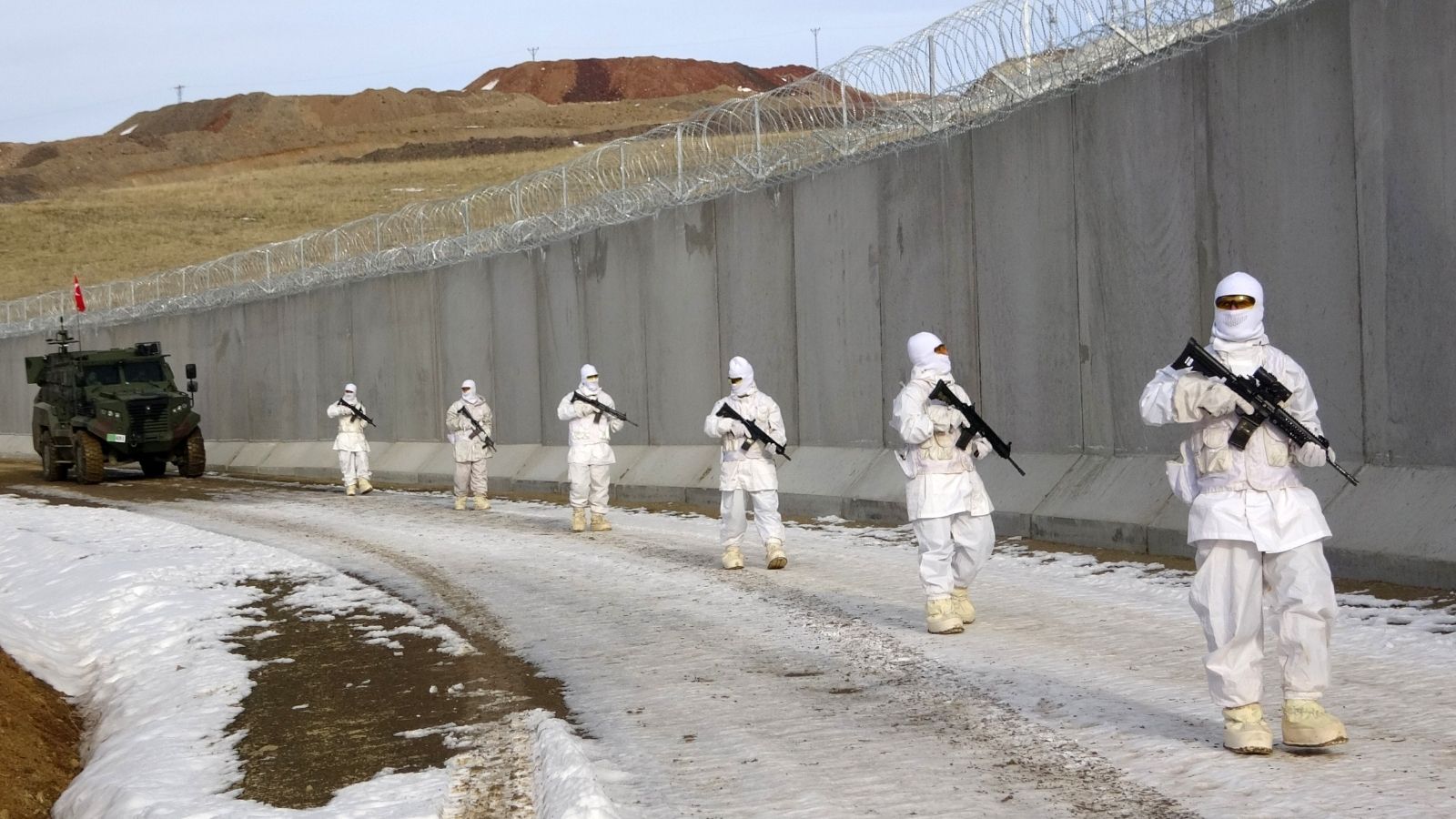 Türkiye'nin İran sınırında kuş uçurtmuyor! Van-İran hattına 295 kilometrelik güvenlik duvarı