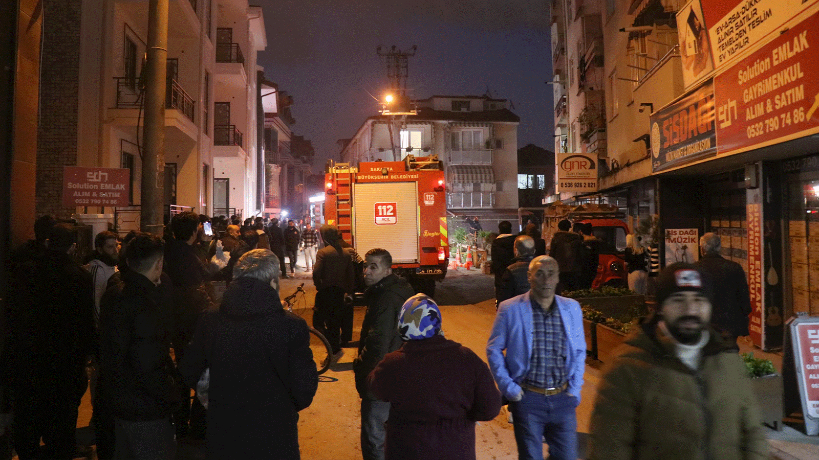 Adapazarı’nda 5 katlı binada yangın paniği