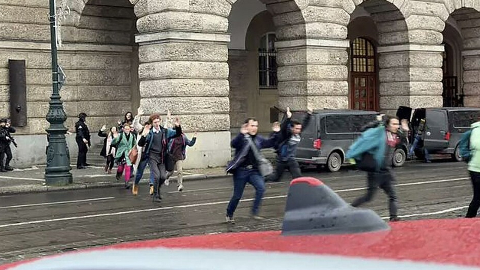 Prag'da üniversiteye korkunç saldırı! Ölü ve yaralılar var...