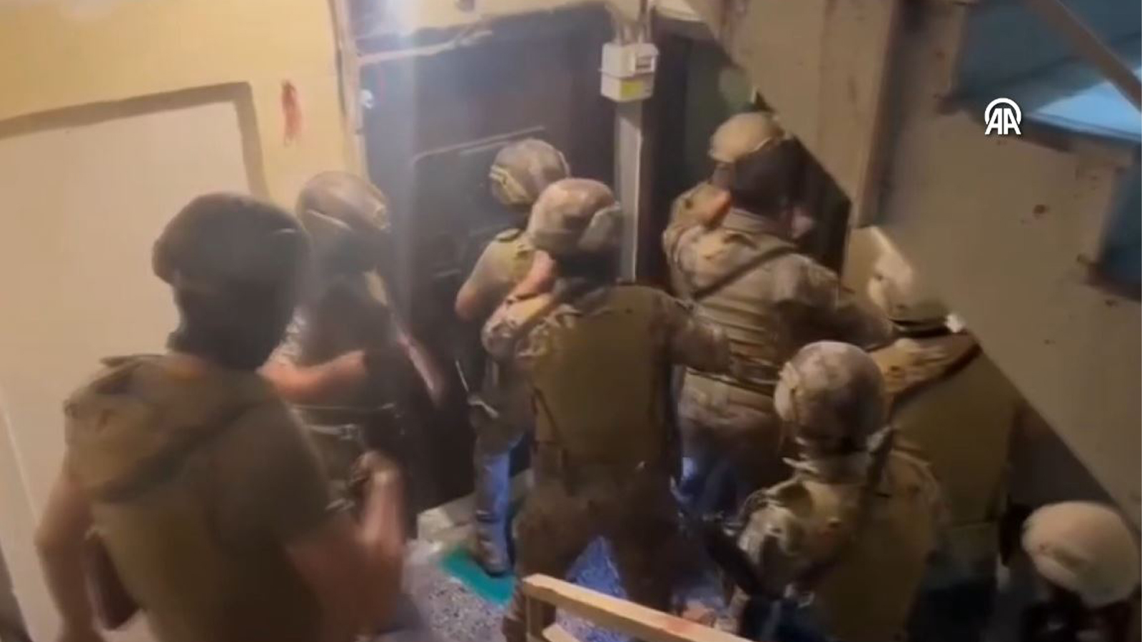 Düzensiz göçmenlere operasyon! 105 kişi yakalandı