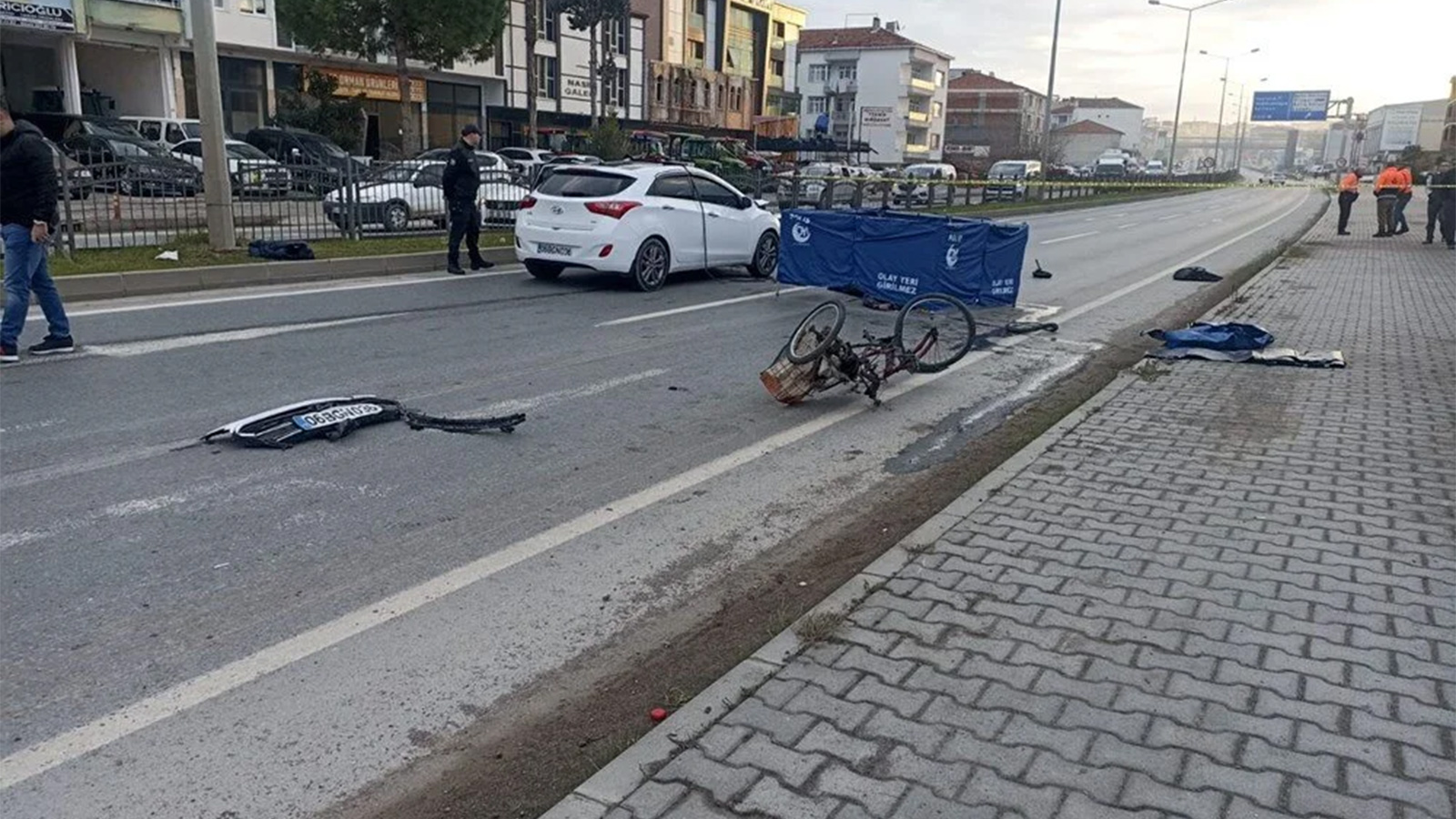 Samsun Bafra'da korkunç kaza! otomobilin çarptığı bisiklet sürücüsü öldü