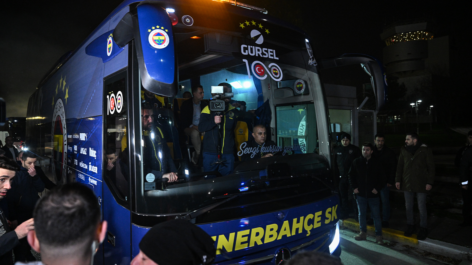 Maç ertelendi! Fenerbahçe kafilesi yurda döndü