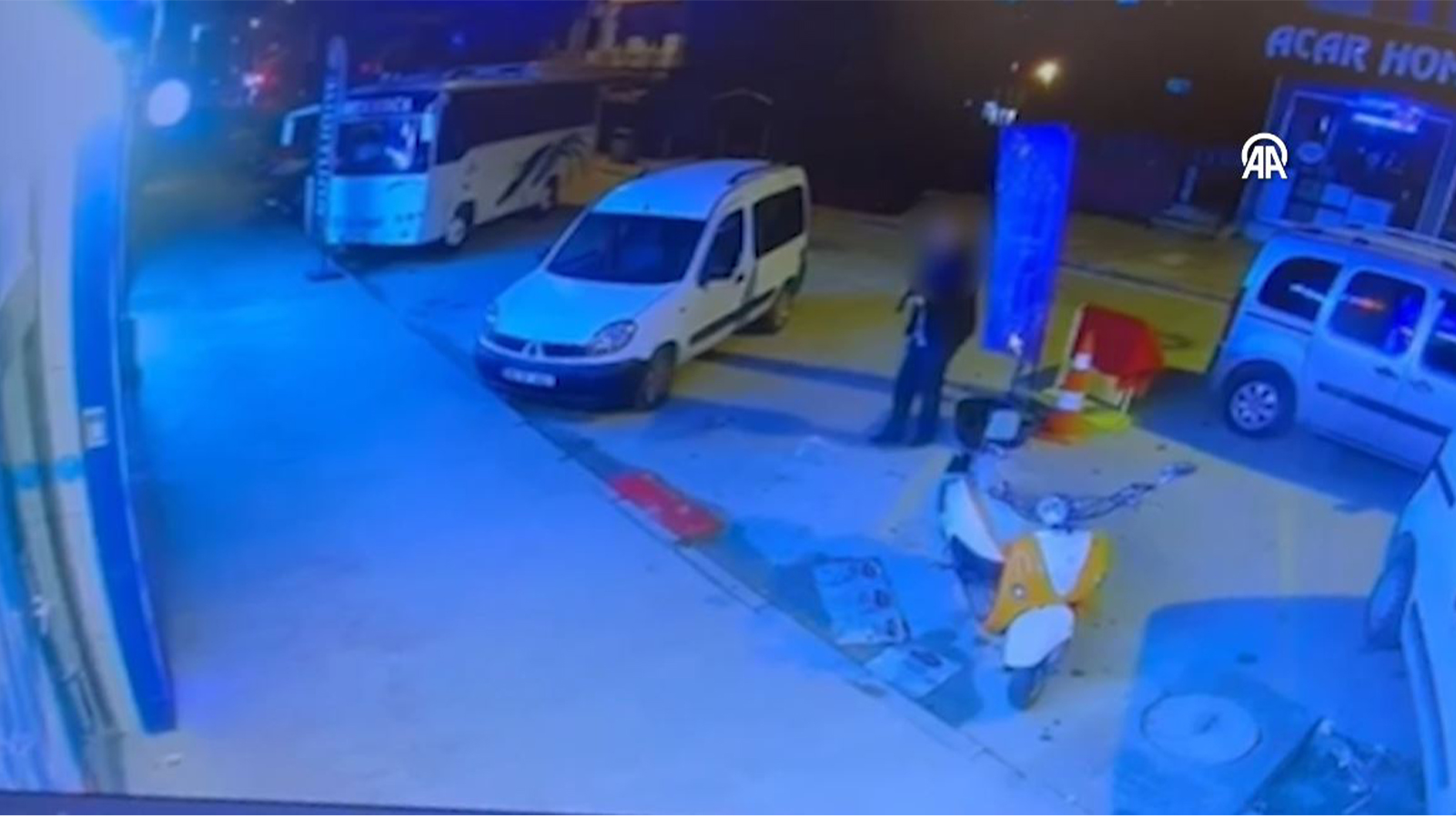 Husumetli olduğu tekel büfesine ateş saçtı, kendisini yaraladı!