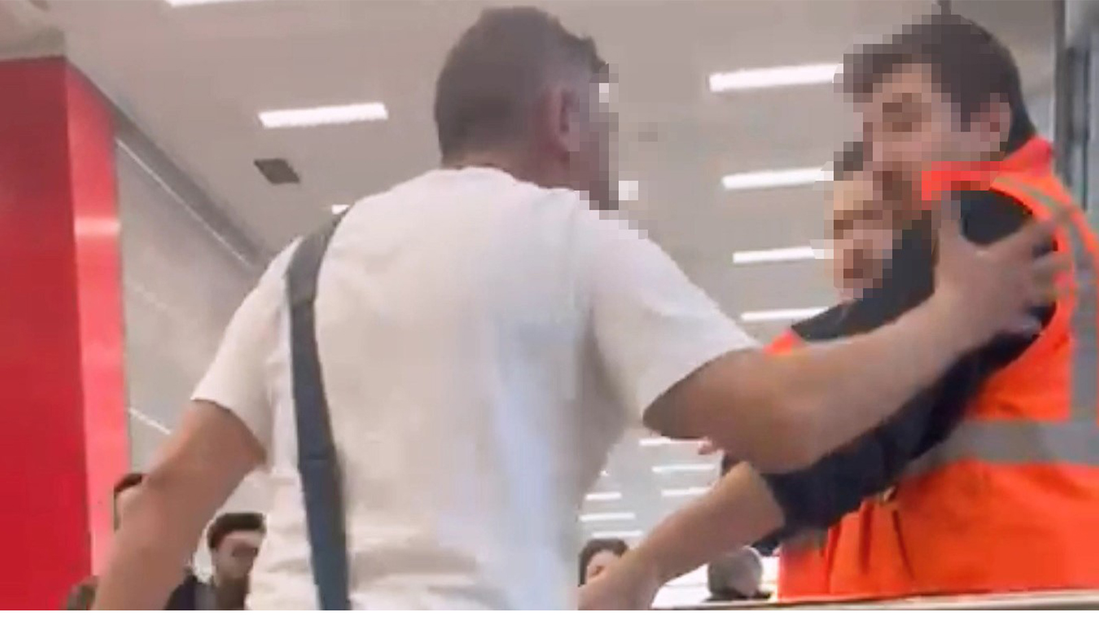Yanlış perona giden yolcu havaalanı birbirine kattı