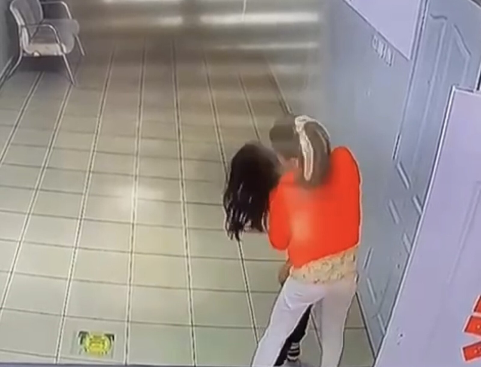 Yemek yerken nefes borusu tıkandı, İmdadına öğretmeni yetişti