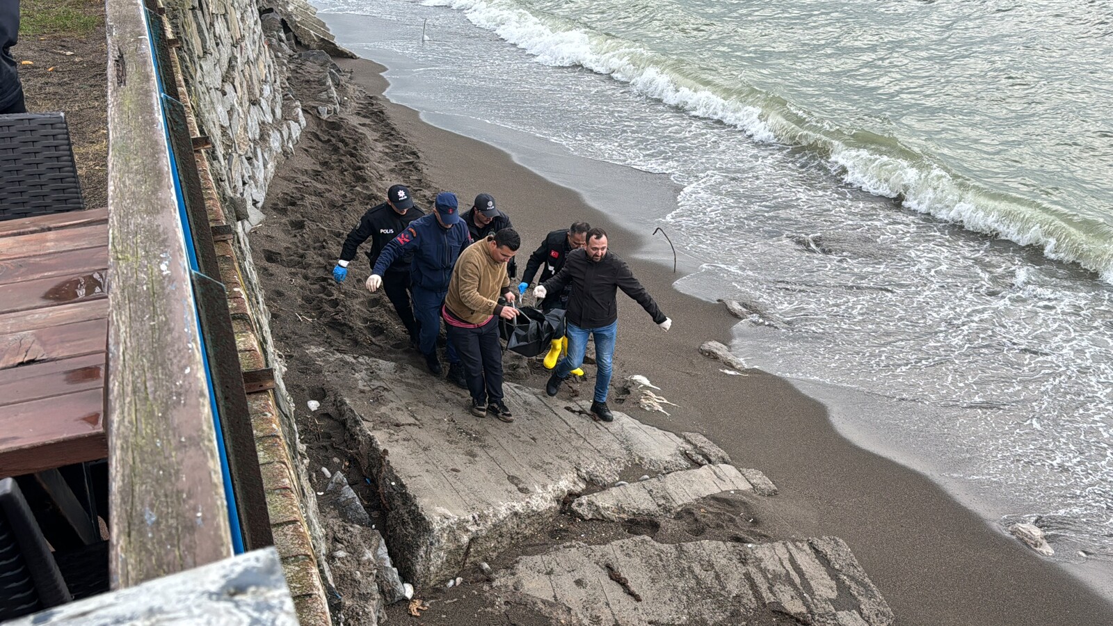 Tatil için geldi cansız bedeni sahilde bulundu