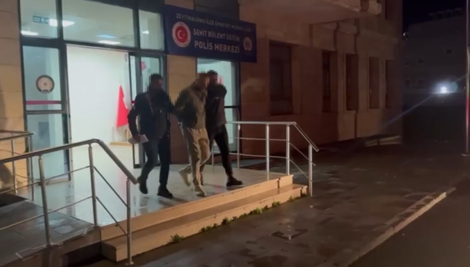 Alkol alıp şehir merkezinde silahla ateş etti! O anları paylaşan zanlıya gözaltı