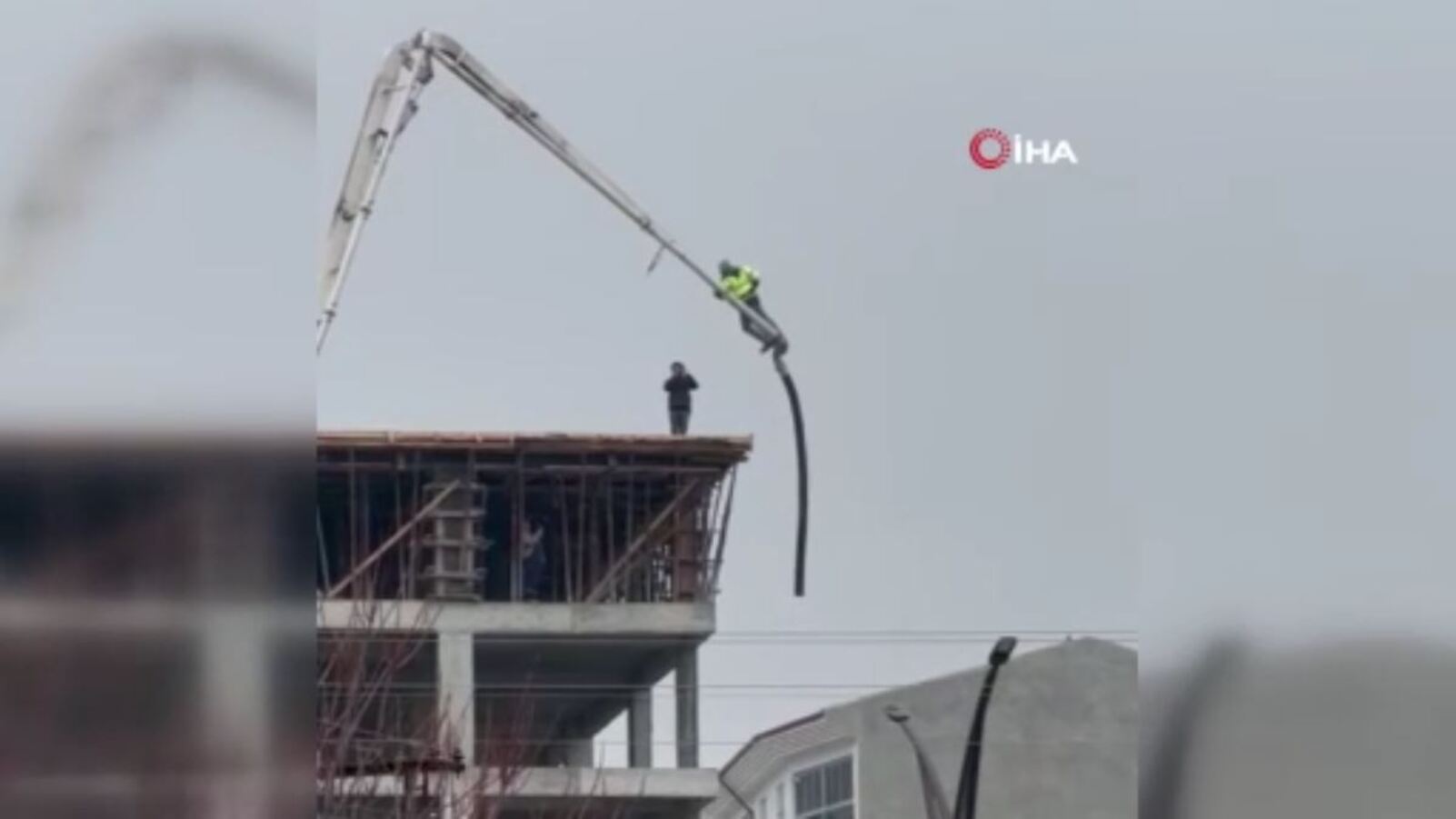İnşaat işçisinin akılalmaz haraketi! İş güvenliği nerde sorusu akla geldi