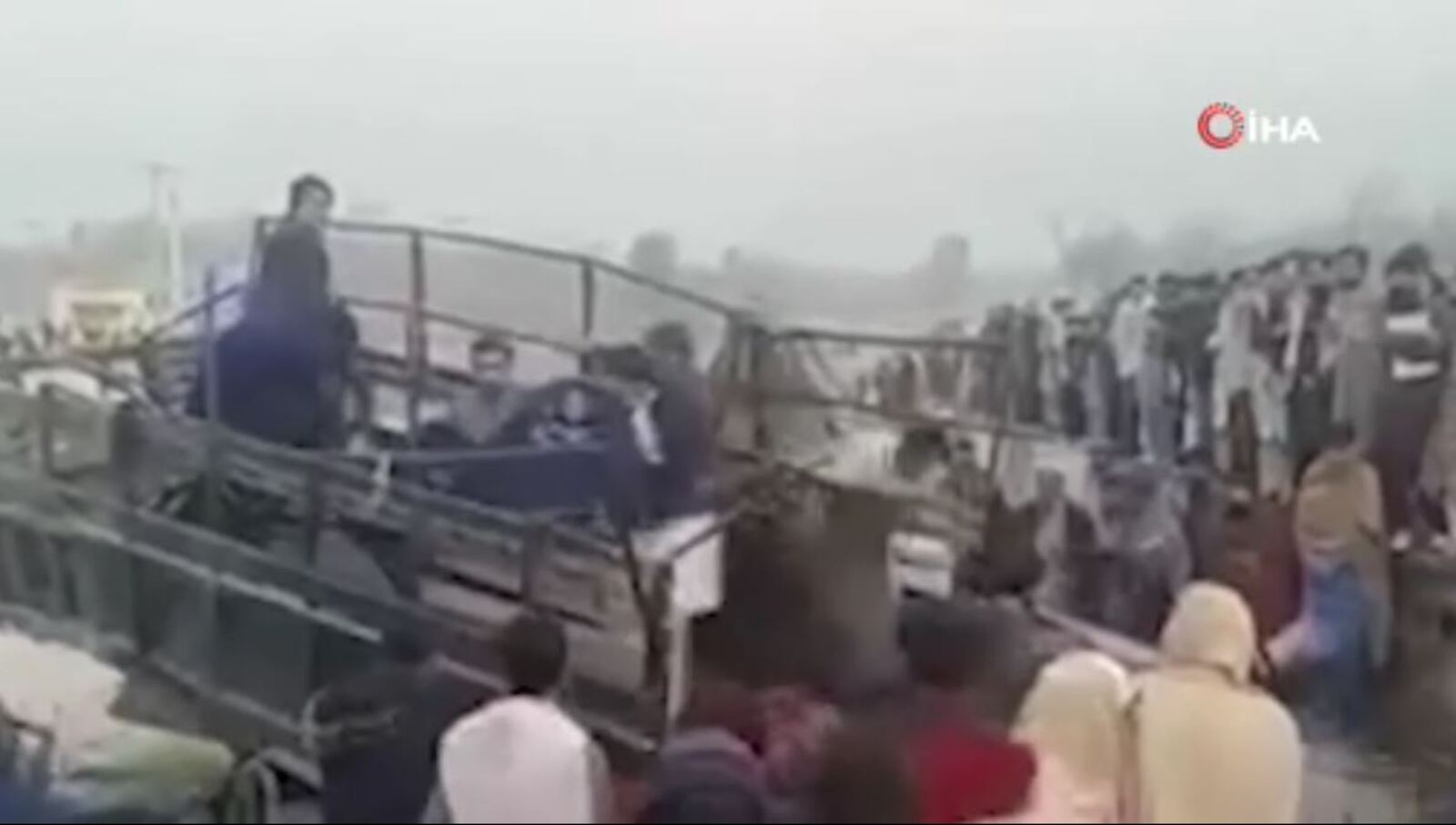 Pakistan polisine bombalı saldırı: 5 ölü 22 yaralı