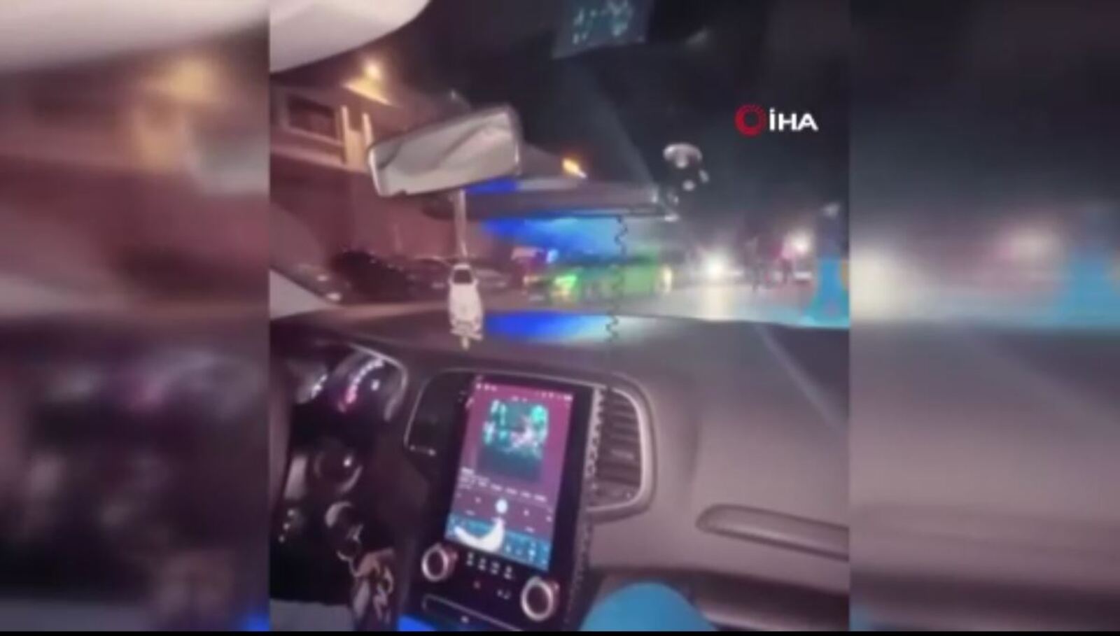 Çakar takarak poliscilik oynayan sürücüye ceza