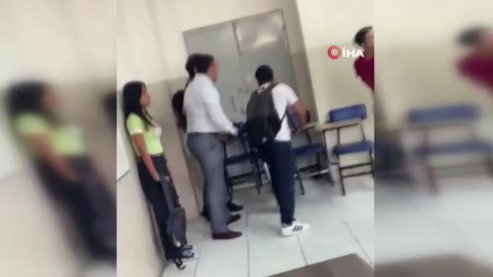 Ekvador'da sular durulmuyor! Çete üyeleri okulu bastı