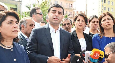 Demirtaş'tan bu anlayışla barış çağrısı! PKK teröristleri için '3 genç' skandalı
 - gundem