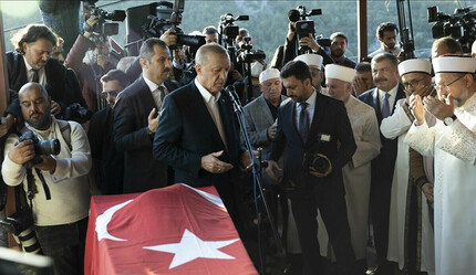 Erdoğan şehit madencilerin cenazesine katıldı.... Acılı aileleri teselli etti - gundem