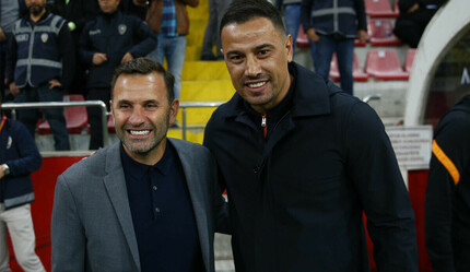 Okan Buruk sinirden ceketini fırlatıp yere attı, Galatasaray top oynamıyor! - spor