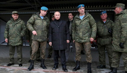 Putin, orduya çağrılan askerleri sahada denetledi! - dunya