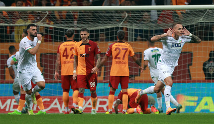 10 kişilik Aslan direnemedi! Alanyaspor Galatasaray deplasmanında 2-0'dan geri döndü! - spor