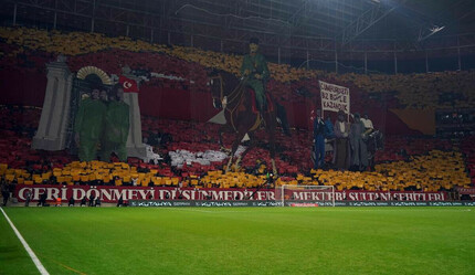 Galatasaray tribünlerinde Cumhuriyet'in 100. yılına özel 3 boyutlu koreografi - spor