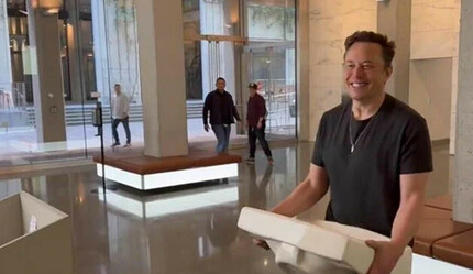 İlginç başlangıç... Elon Musk Twitter binasına elinde lavaboyla girdi - teknoloji