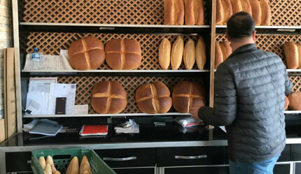 Hayırsever çift veresiye defterini kapatmak istedi fırıncı engel oldu: Nedenini öğrenince teşekkür ettiler - gundem