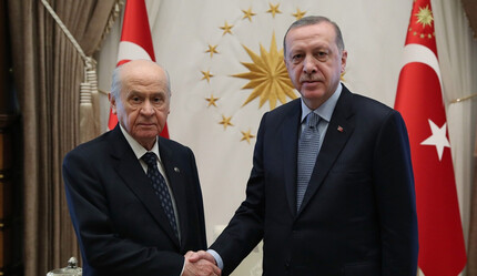 Son dakika AK Parti başörtüsü için anayasa değişiklik teklifini MHP ile paylaştı - politika