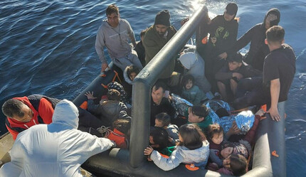 Yunanistan’ın ölüme terk ettiği 130 göçmen kurtarıldı - gundem