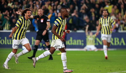 Fenerbahçe Sivasspor maçında 10 kişi kaldı, 1-0 kazandı, galibiyet serisi 5 maça çıktı! - spor