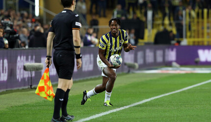 Michy Batshuayi 2. sarıdan kızardı, Jorge Jesus'tan fırçayı yedi! - spor