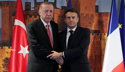 Fransa Cumhurbaşkanı Macron: Cumhurbaşkanı Erdoğan barış görüşmelerinde çok etkin rol oynuyor - politika