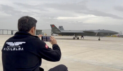 Kızılelma müjdesini Selçuk Bayraktar paylaştı! Türkiye'nin ilk insansız savaş uçağı testleri başarıyla tamamladı - teknoloji