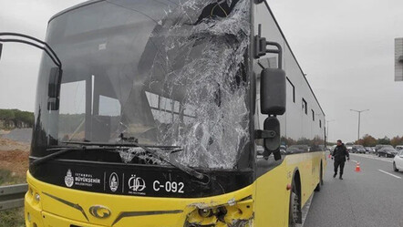 Ümraniye'de İETT otobüsü ile servis minibüsü çarpıştı, 7 kişi yaralandı - gundem