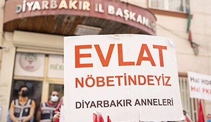 İçişleri Bakanlığı duyurdu: Evlat nöbeti yapan bir aile daha evladına kavuştu - gundem