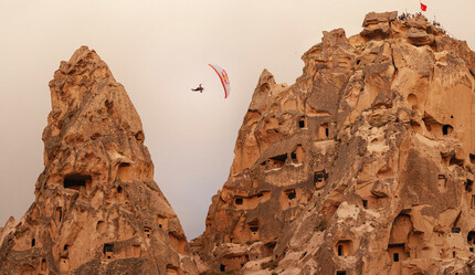 Fransız sporcudan Kapadokya'da nefes kesen görüntüler: Balondan atladı - gundem